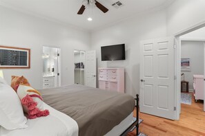 Bügeleisen/Bügelbrett, Reisekinderbett, WLAN, Bettwäsche