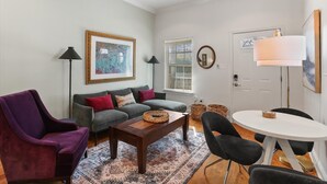 TV, offices - 2Blocks to Jazzfest Gate! Spotless 3BR w Driveway (New Orleans)