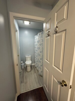 Hair dryer, towels, soap, toilet paper - Cozy 1-bedroom condo near Augusta National Golf Club (Augusta)