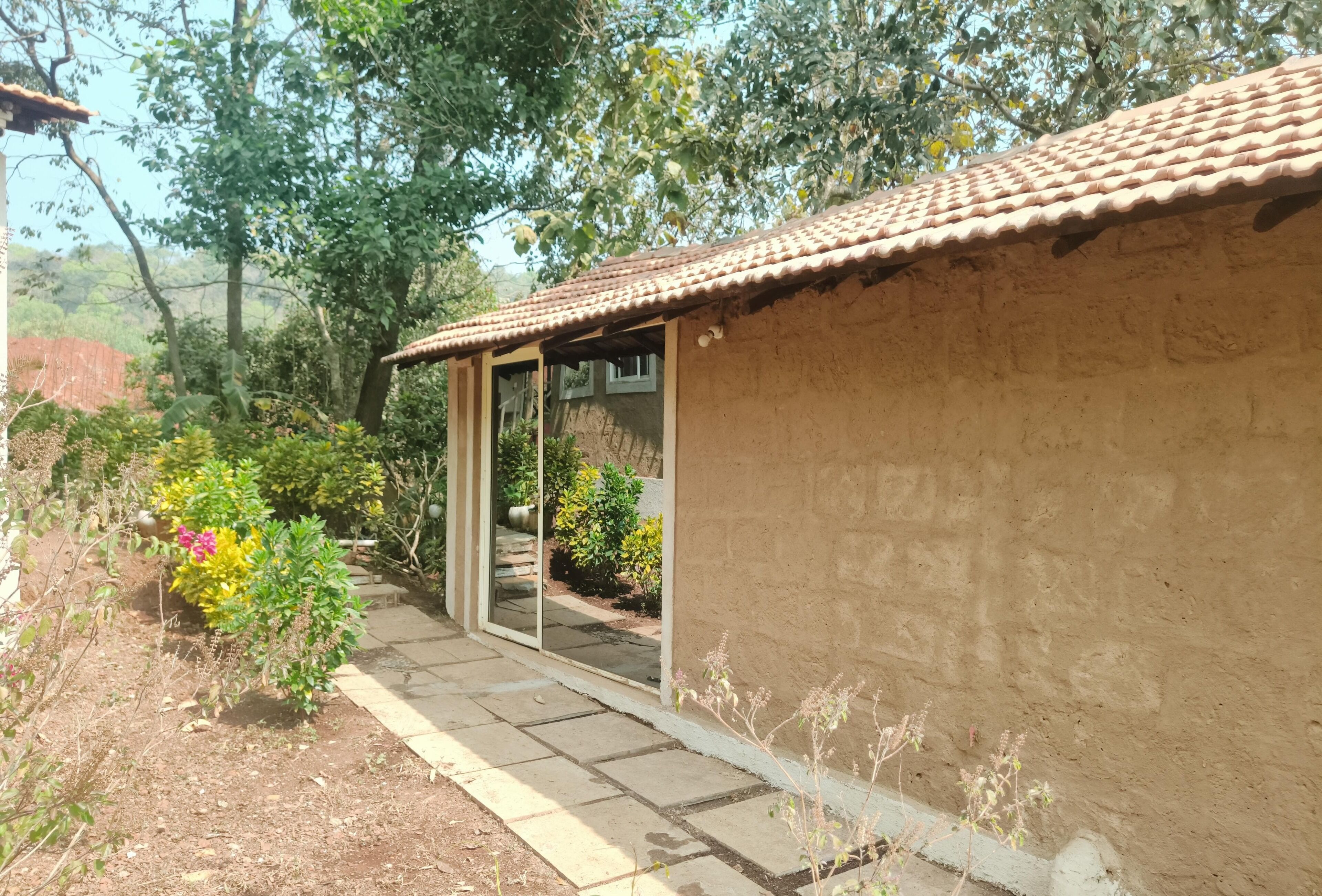 Economy Double or Twin Room, Garden View | Iron/ironing board, free WiFi