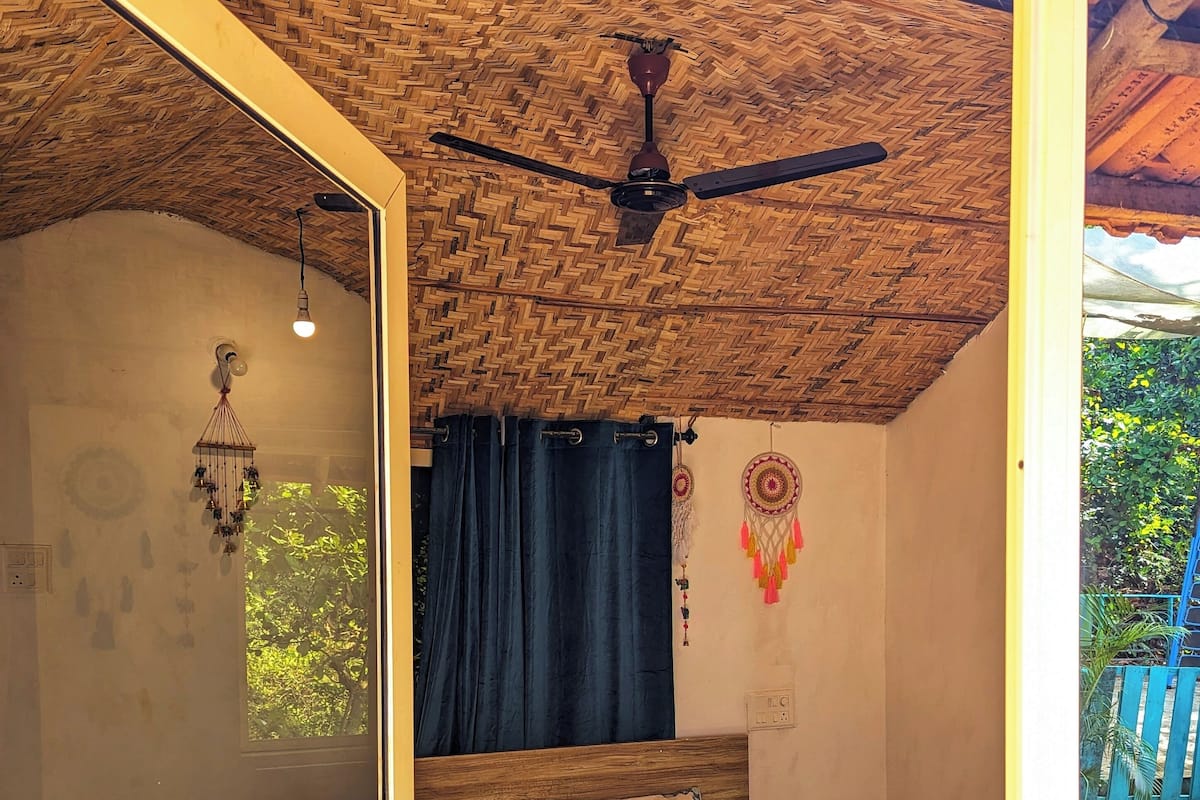 Economy dubbelrum eller tvåbäddsrum - utsikt mot trädgården | Strykjärn/strykbräda och gratis wi-fi