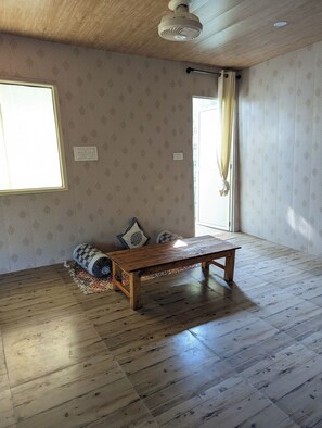 Svit Superior - balkong - utsikt mot bergen | Vardagsrum | Printers