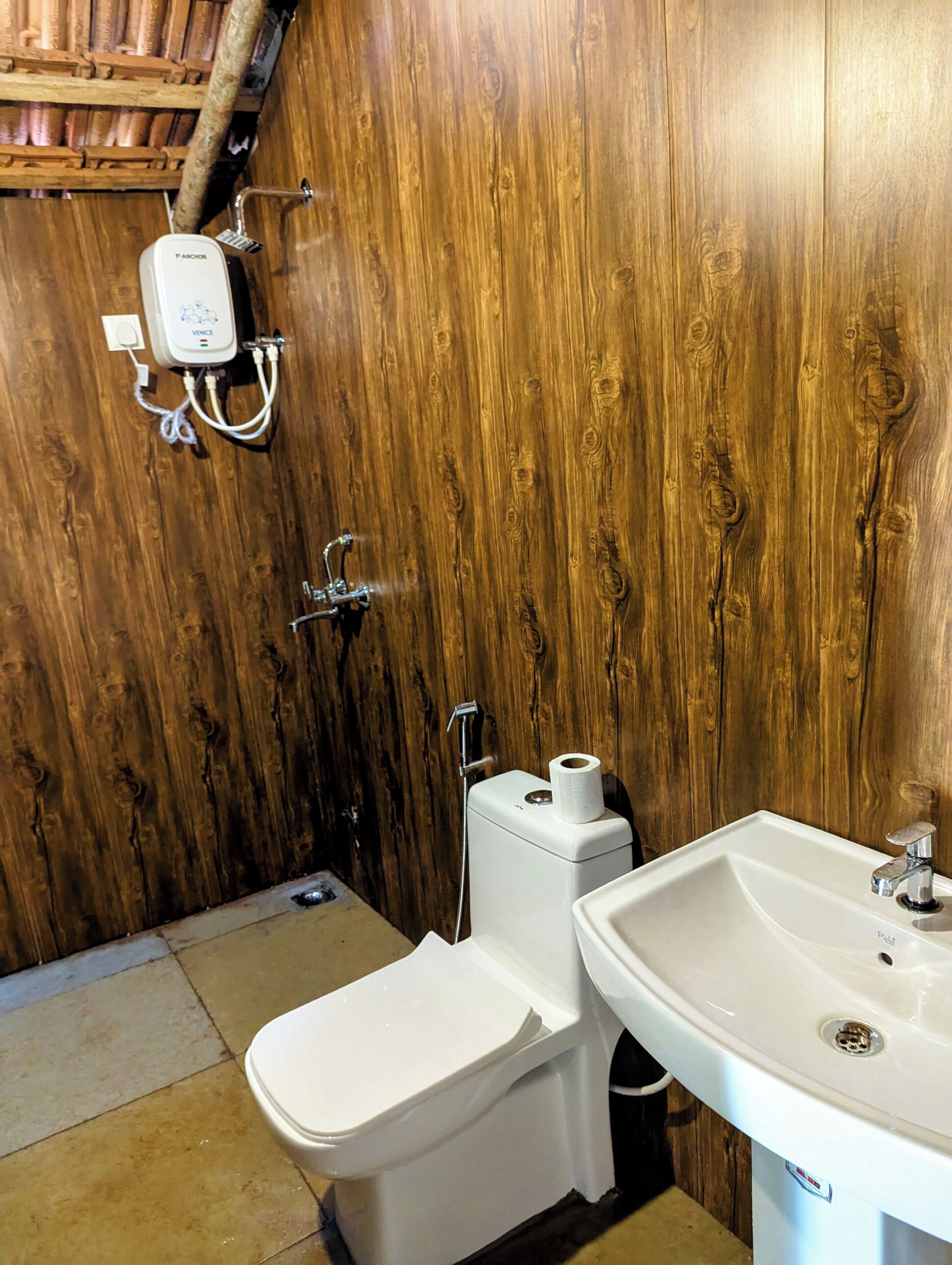 Economy Double or Twin Room, Garden View | Bathroom | Shower, free toiletries, towels, soap