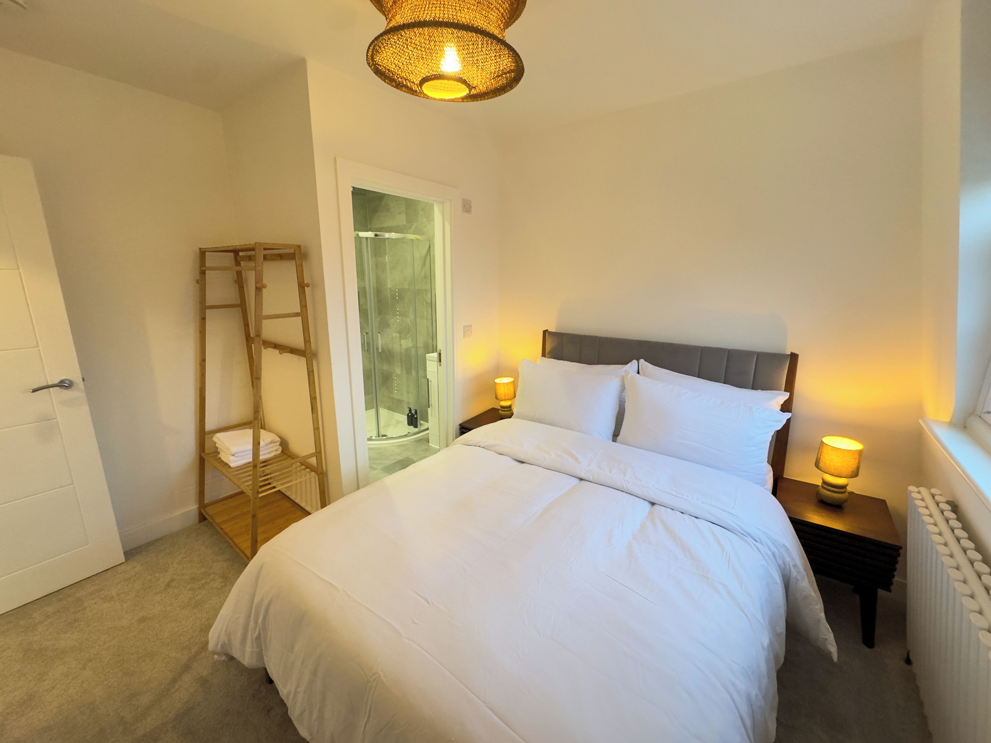 4 bedrooms, iron/ironing board, Internet, bed sheets