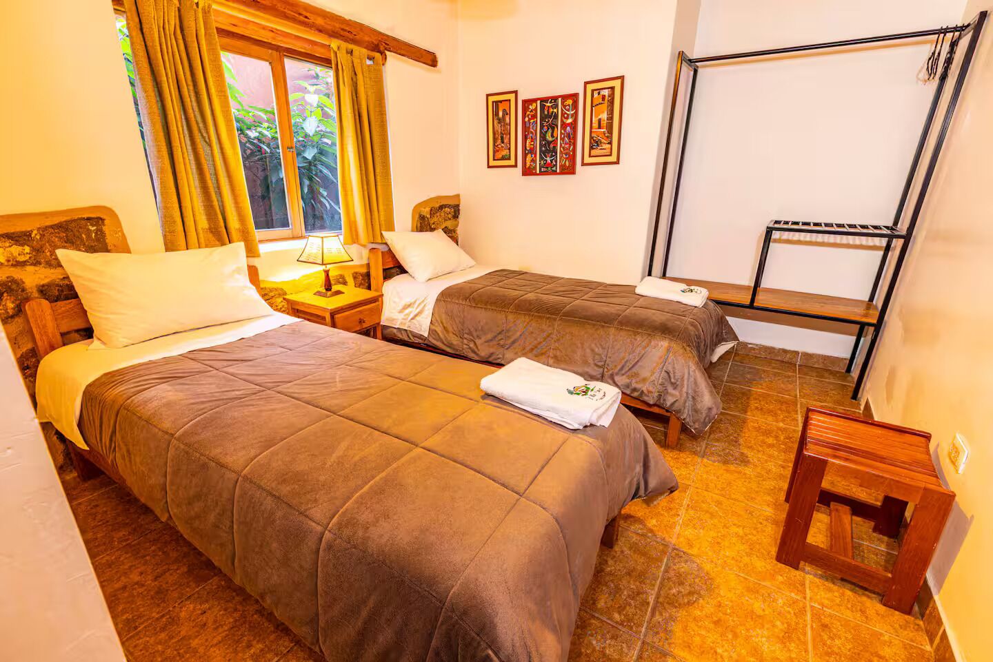 Iron/ironing board, Internet, bed sheets