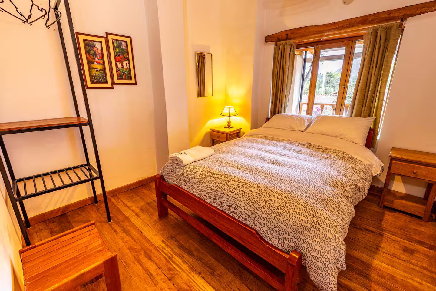 Fer et planche à repasser, accès Internet, draps fournis