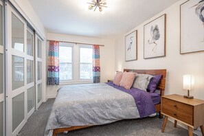 3 bedrooms, desk, WiFi, bed sheets - Charming Renovated Home in Lakewood (Lakewood)