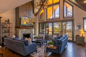 Smart-TV, peis og bøker