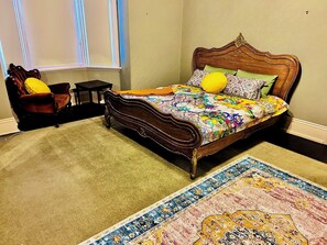 Iron/ironing board, Internet, bed sheets