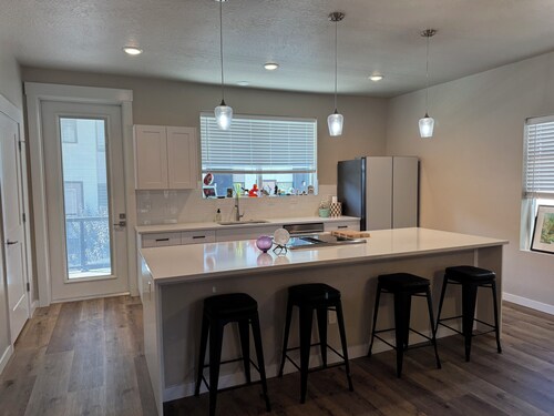 Luxury 2-bedroom condo with AC in Garden City
