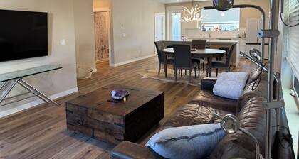 Luxury 2-bedroom condo with AC in Garden City