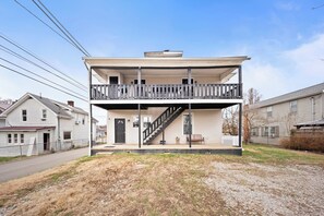 Exterior - Spacious, 3-Bedroom Top-Floor Unit with Laundry Ashland KY-Near UK/KDMC Hospital (Ashland)