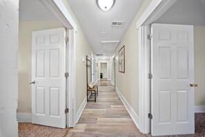 Interior - Spacious, 3-Bedroom Top-Floor Unit with Laundry Ashland KY-Near UK/KDMC Hospital (Ashland)