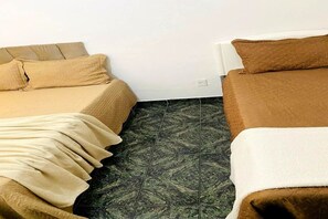 2 habitaciones, tabla de planchar con plancha, wifi y ropa de cama 