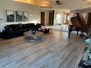 Interior - Beautiful Desert House (Desert Hot Springs)
