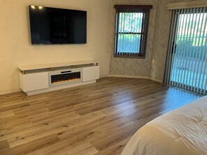 3 bedrooms, iron/ironing board, WiFi, bed sheets - Beautiful Desert House (Desert Hot Springs)
