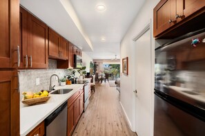 Interior - SUMMER SALE! Relaxing Studio with Pool View Lanai in Kaanapali - Eldorado E206 (Lahaina)