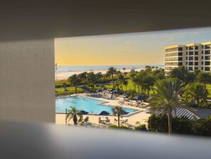 Pool - Siesta Key Gulf and Bay Club steps to the white sand beach (Sarasota)