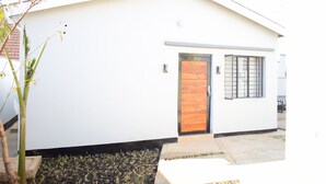 Exterior detail - Casa de la 2-bedroom townhome in charming Lilongwe neighborhood (Lilongwe)