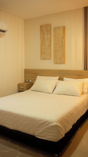 Apartment ideal for work and family (near the sea) good location