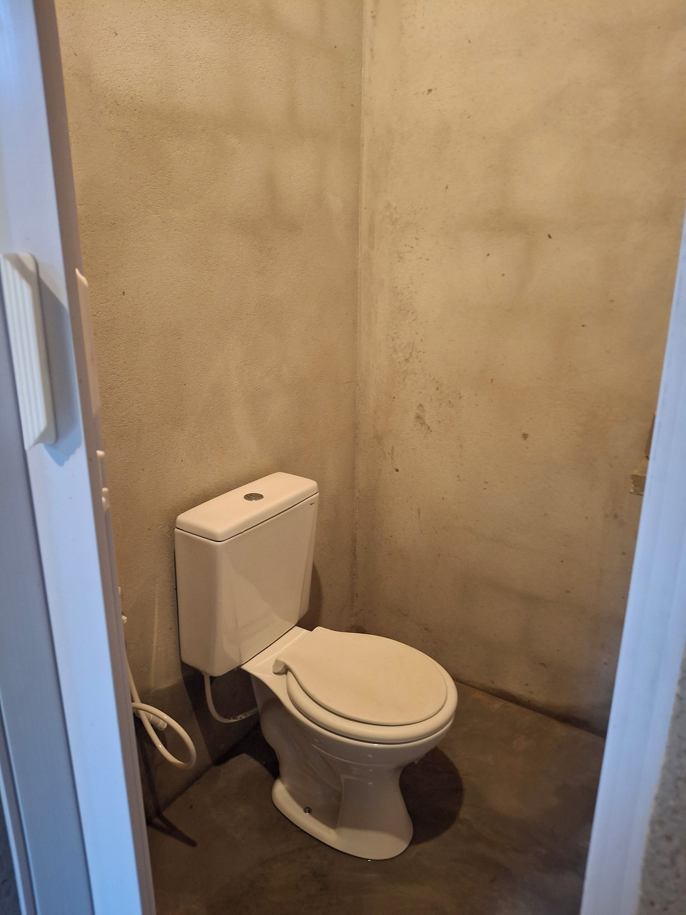 提供毛巾、番梘、廁紙