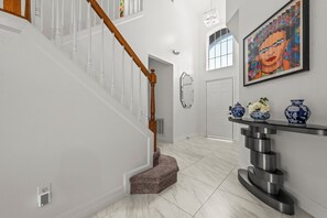 Interior - Group Friendly Home, sleeps 14. Close to Disney Parks & Major Attractions (Kissimmee)