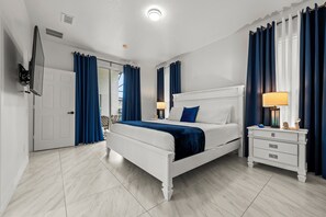Iron/ironing board, Internet, bed sheets - Group Friendly Home, sleeps 14. Close to Disney Parks & Major Attractions (Kissimmee)