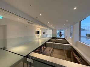 المنشأة من الداخل