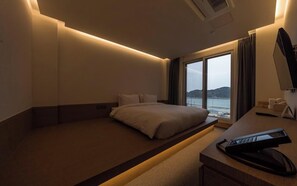 Blackout curtains, free WiFi, bed sheets - BLUEFROG HOTEL (Incheon)