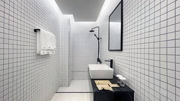 Ducha, artículos de tocador gratuitos, secador de pelo, toallas