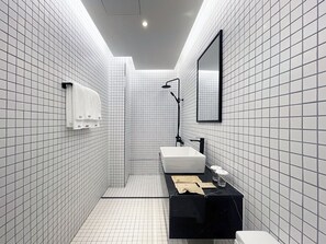 Shower, free toiletries, hair dryer, towels - BLUEFROG HOTEL (Incheon)