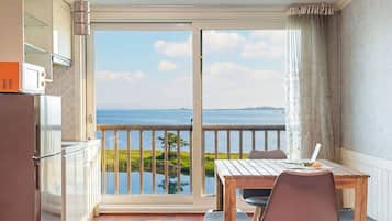 Basic Room, 1 Bedroom (N406 (Ocean View / Private BBQ)) | 1 bedroom, free WiFi