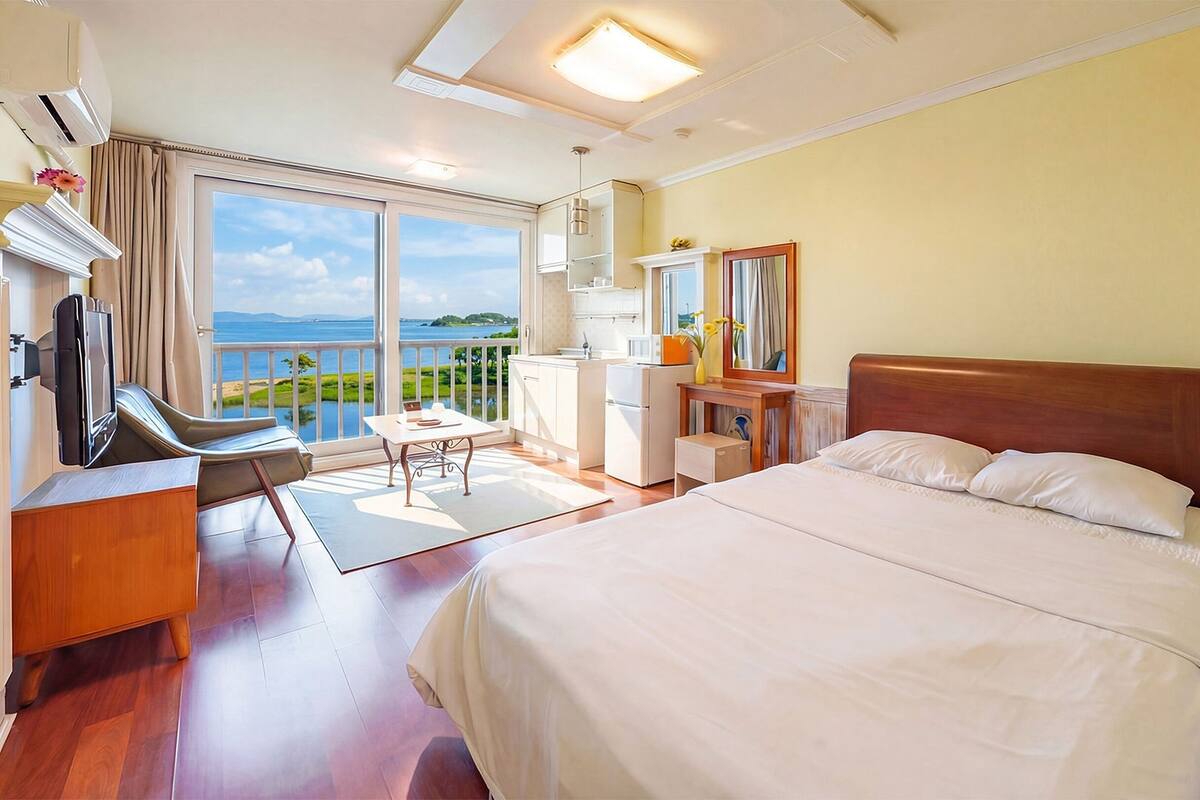Basic Room, 1 Bedroom (N401 (Ocean View / Private BBQ)) | 1 bedroom, WiFi (free)