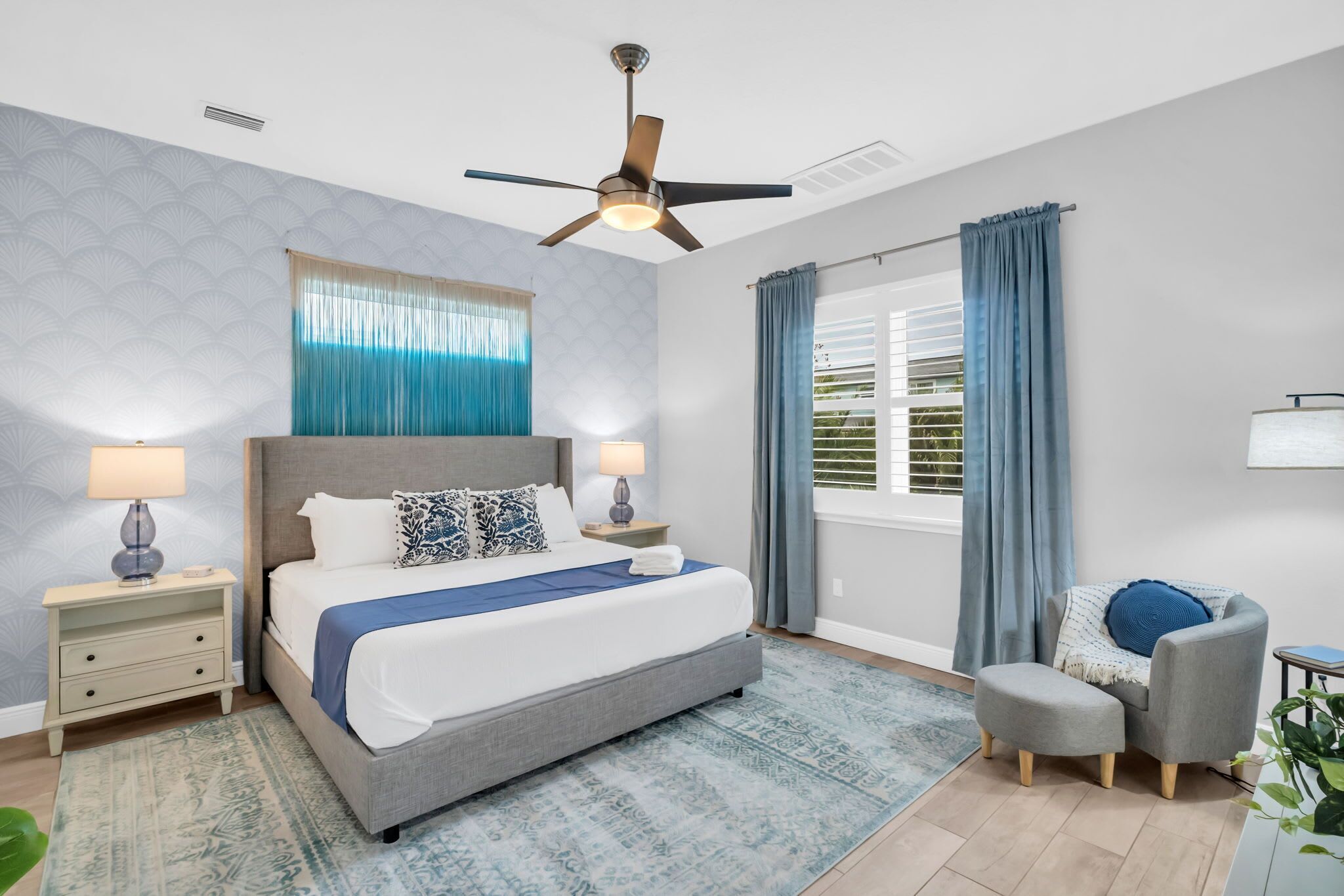 Skrivbord, strykjärn/strykbräda, resesäng och wi-fi