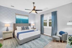 Skrivbord, strykjärn/strykbräda, resesäng och wi-fi