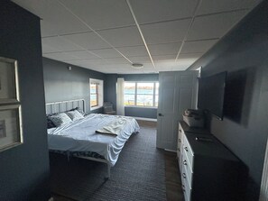 7 bedrooms, iron/ironing board, free WiFi, bed sheets