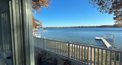 Magician Lakefront - 7 bedrooms, 4.5 baths, and a screened in porch.