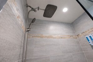 Shower, hair dryer, towels, soap - Serene Riverfront Condo/Pool, Spa, Fort Myers Downtown Access (Fort Myers)