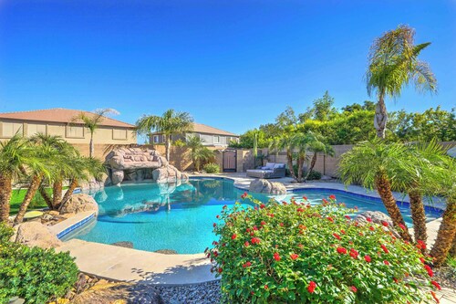 Stunning 5-Bedroom, 3-Bathroom Western Golf Retreat in Johnson Ranch, Arizona