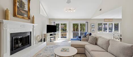 Smart TV, chimenea, mesa de ping pong