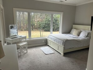 Silitysrauta/-lauta, Wi-Fi, vuodevaatteet