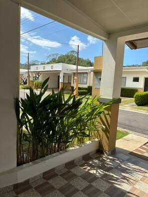 Exterior detail - House with private pool, ideal for families and couples. 8 minutes from beaches. (Herradura)