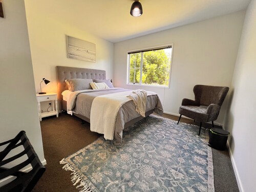 Evergreen Estate Muriwai Valley - peaceful comfortable country setting.