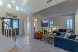 Smart-TV, videospill, fotballspill og bordtennis