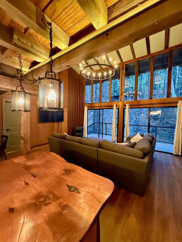 Smart TV - Greenspaces, Deck w/River & Mt VIEWS, Trails, Near Water Wheel Hiking Trailhead (Payson)