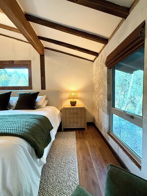 2 bedrooms, desk, iron/ironing board, free WiFi - Greenspaces, Deck w/River & Mt VIEWS, Trails, Near Water Wheel Hiking Trailhead (Payson)
