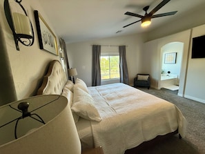 4 عدّة غرف نوم ومكتب ومكواة/لوح كي وواي فاي مجانًا