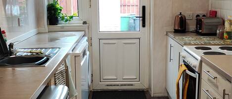 Micro-ondes, four, plaque de cuisson, lave-vaisselle