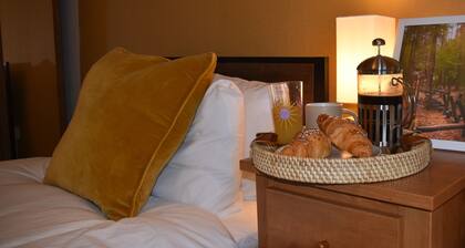 Willow View–5-Bed Streamside Dog-Friendly Home