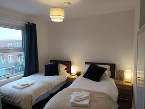 3 多间卧室、熨斗/熨衣板、WiFi、床单